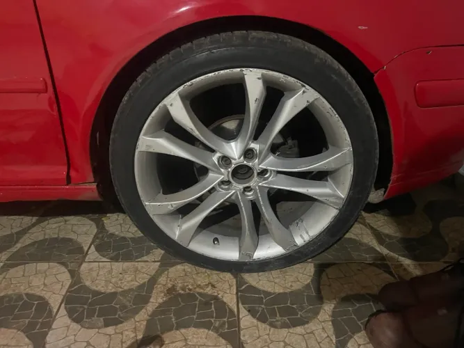 Rodas liga leve aro 19 e pneus semi novos
