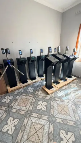 Catracas de acesso para vários segmentos.