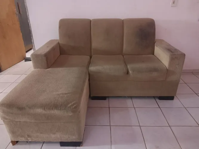 Vende-se um sofá estilo L, usado.