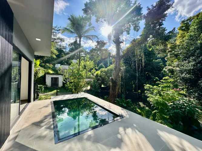Viva com Conforto e Exclusividade em Guapimirim Casa Moderna com Piscina em Condomínio