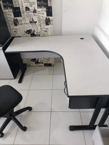 Mesa em L - 1,40x1,40 - USADA