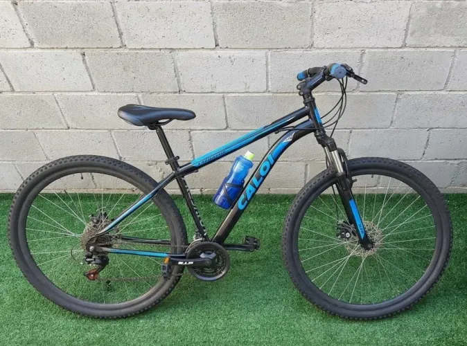 Bicicleta aro 29 caloi predator preta com azul freio a disco