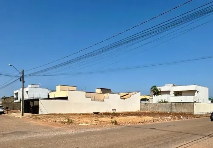 Terreno em Palmas, de esquina na 1503 Sul.