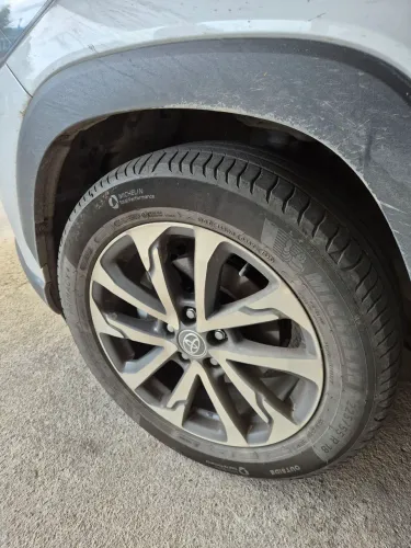 2 Pneus Michelin 225/55R18, 25 mil km rodados. 