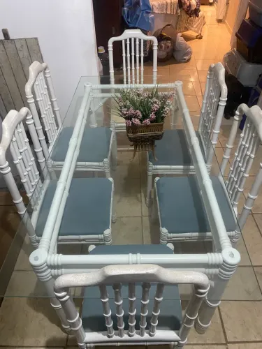 Mesa de jantar com cadeiras - 6 lugares 