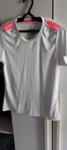 camisetinha fit tee tam p-m ....... há mais modelos e tamanhos zap 11- *