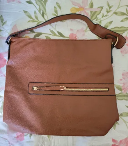 Bolsa de ombro - NOVA. Nunca usada. Couro ecológico que não descasca