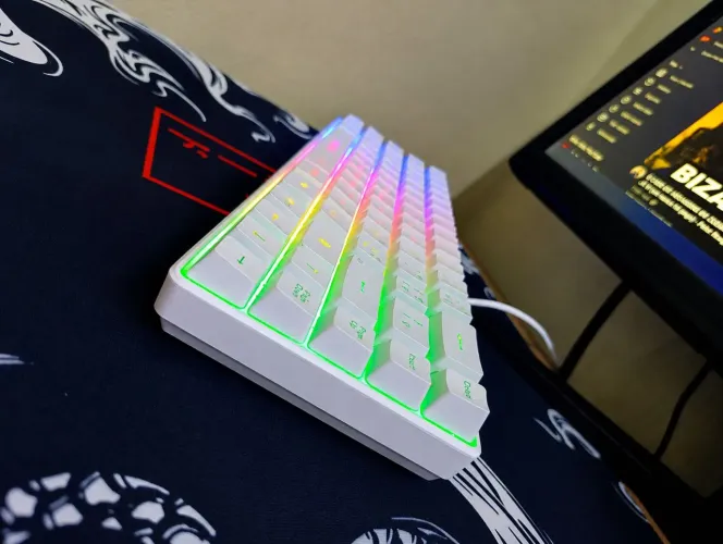 Teclado Gamer 65% GOOJODOQ Semi Mecânico - Branco