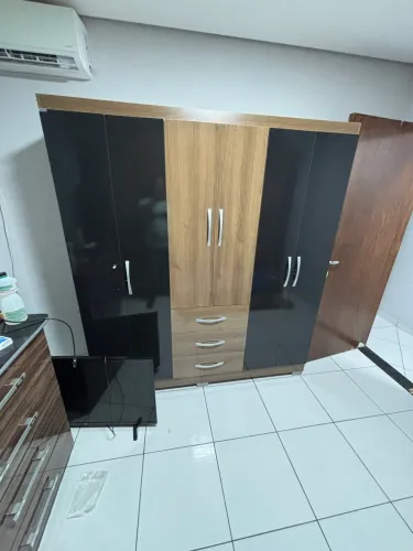 Vendo guarda roupa seis portas 