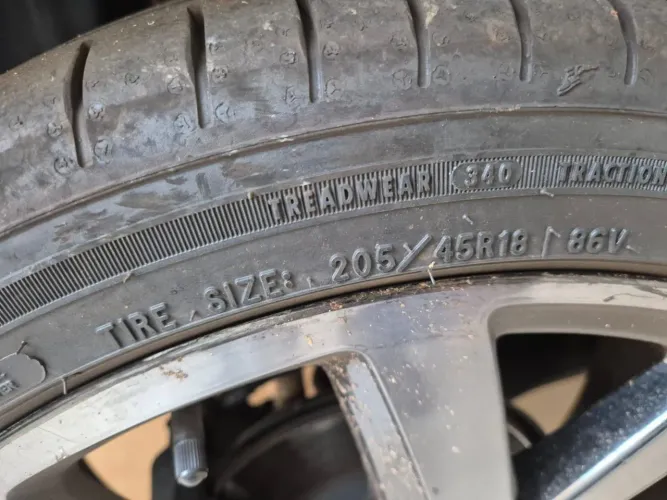 Pneus Goodyear 205/45 R18 Originais VW - Leia a Descrição - R$ 300