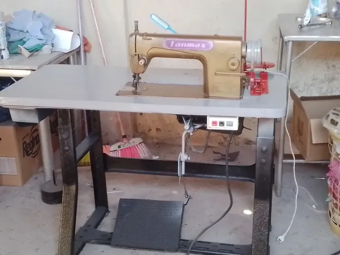 Máquina industrial reta