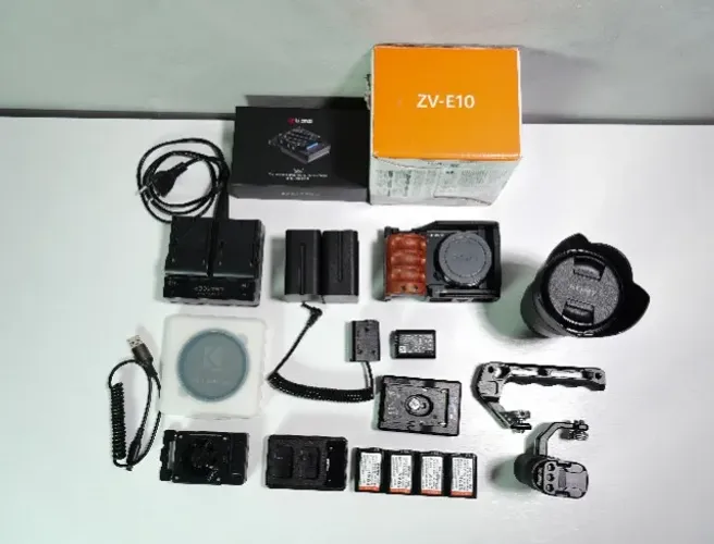 Sony Zv-e10 + Lente Sony 18-105mm + Kit De Acessórios