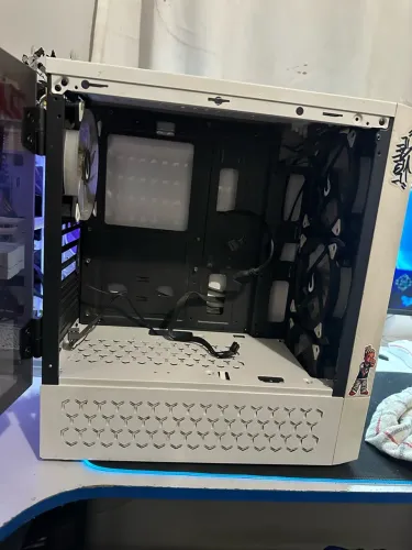 Gabinete gamer branco acompanha 4 fans