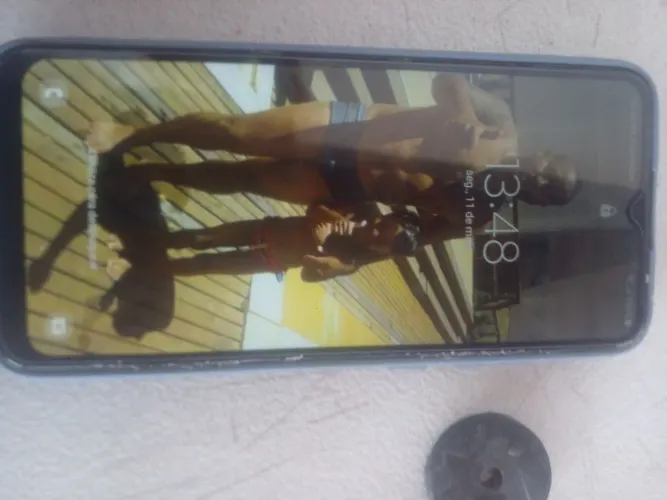 Celular semi novo
