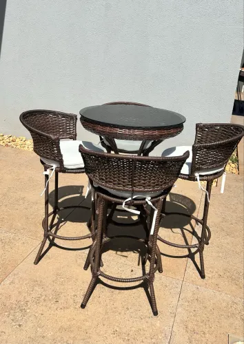 Bistrô de juta sintético com 4 baquetas (usado)
