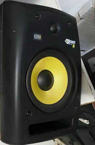Par de monitores de referência KRK Rockit 8 