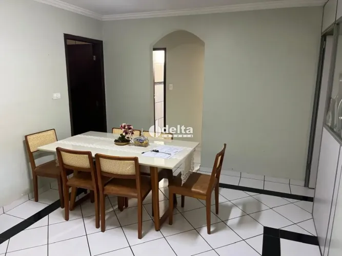 Apartamento com 3 quartos sendo 1 suíte disponível para venda no bairro Tabajaras em Uberl