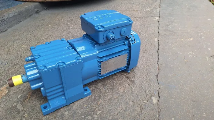 Motoredutor trifásico 0.5 cv redução 1/24 rotação final: 70.