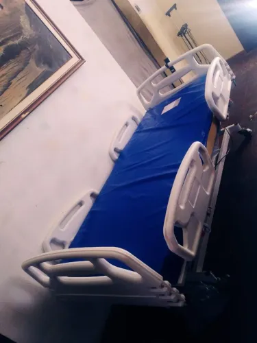 Vende-se cama hospitalar em perfeito estado e funcionamento