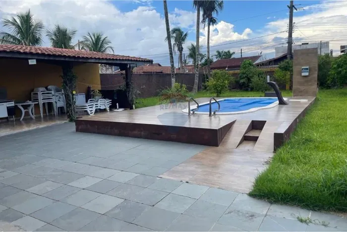 Casa em Peruíbe: Alugue com Conforto e Estilo!