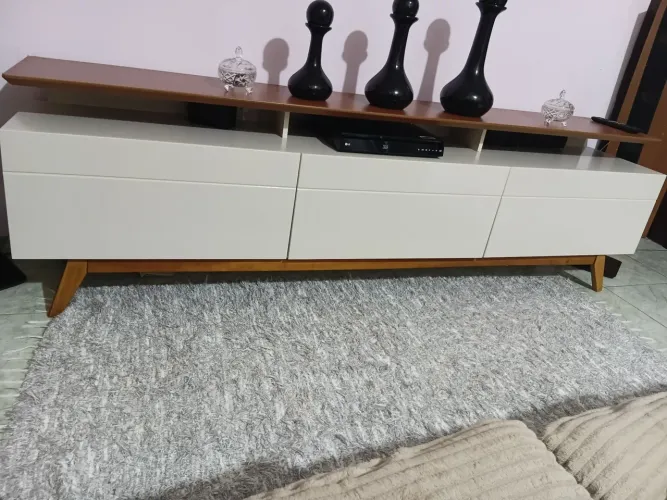 Rack 220 cm largura pés em madeira maciça