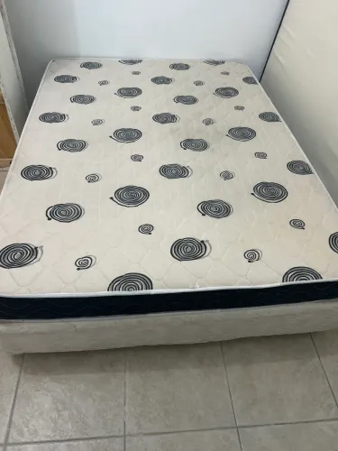 Cama e colchão casal