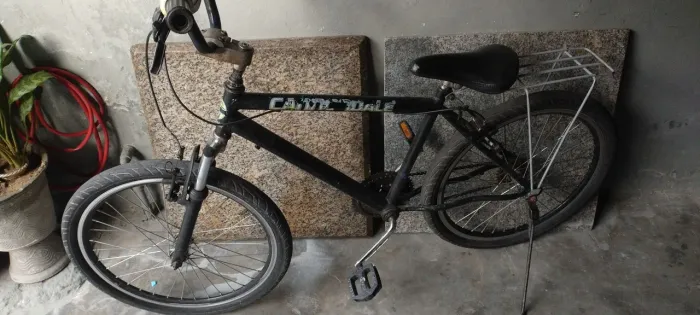 Vendo bicicleta em ótimo estado 400 reais não retirada somente no local