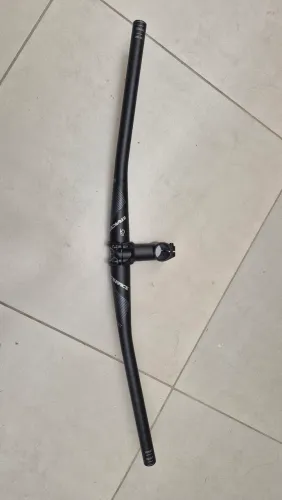 Guidão Race Face 740mm + Mesa Race Face 70mm