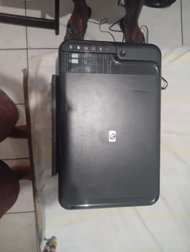 Vende-se impressora e uma caixa de som 300 os dois, mais não vem o cartucho