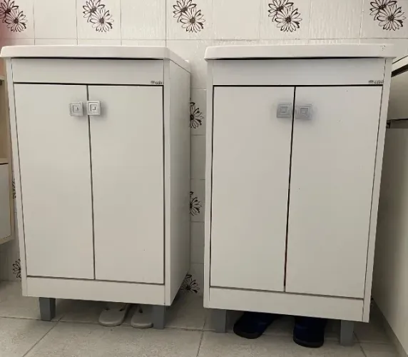Gabinete com espelheira R$200 cada kit