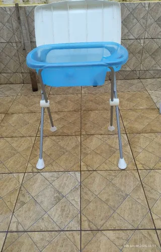 Banheira Burigotto, com suporte e trocador, excelente estado