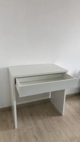 Escrivaninha Branca Compacta com Gaveta