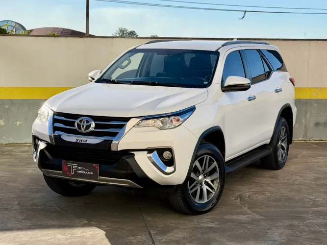 Toyota Hilux SW4 SR 4X2 2.7/ 2.7 Flex 16V Aut. 2017