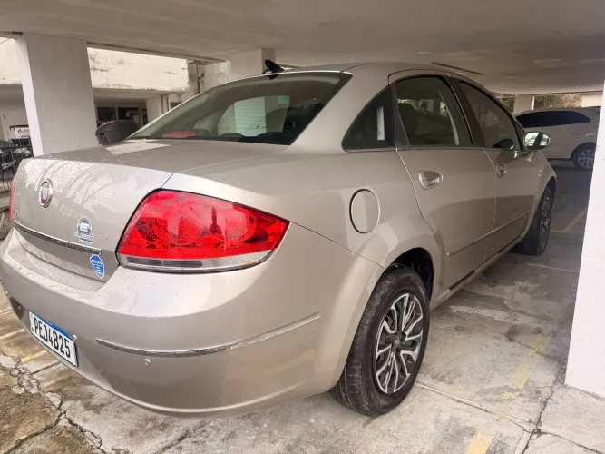 Fiat Linea LX 1.9/ 1.8 Flex 16V Dualogic 4P 2011