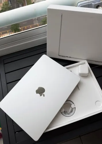 MACBOOK AIR M5