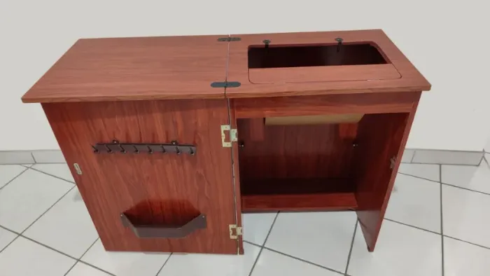 Gabinete de Madeira para Máquina de Costura Singer e Compatíveis