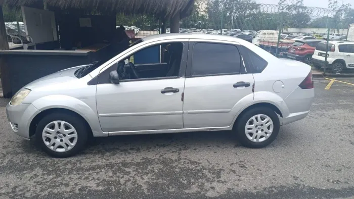 Ford Fiesta Sed. 1.6 8V Flex 4P 2005