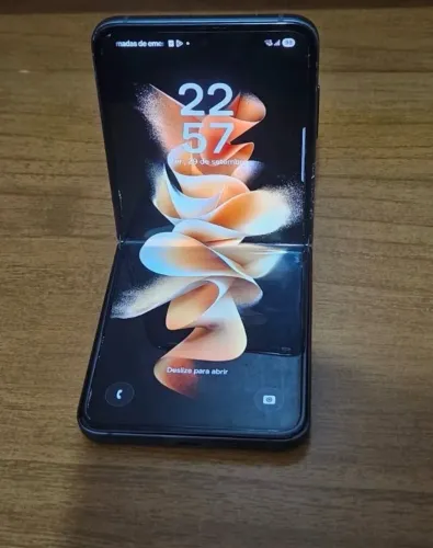 celular samsung galaxy z flip com 128gb