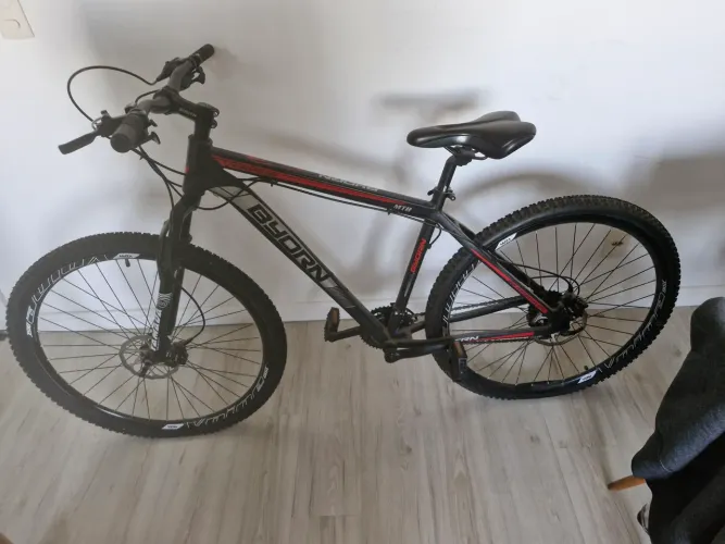 BICICLETA ARO 29 - Quadro alumínio - freio a disco - câmbio shimano - 21 marchas