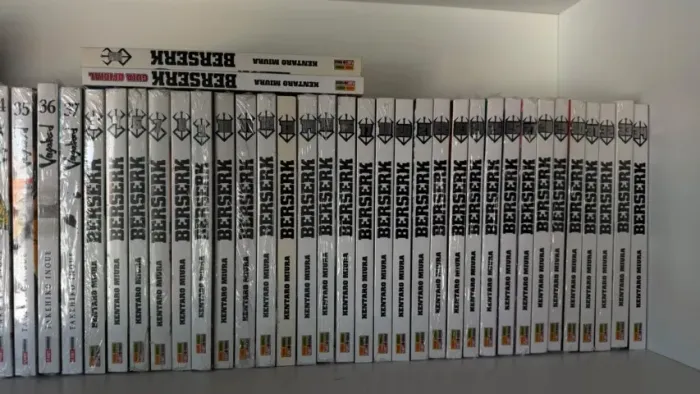 BERSERK - Coleção 31 Mangás Vol. 2 ao 34 + Guia Oficial | Muitos Lacrados