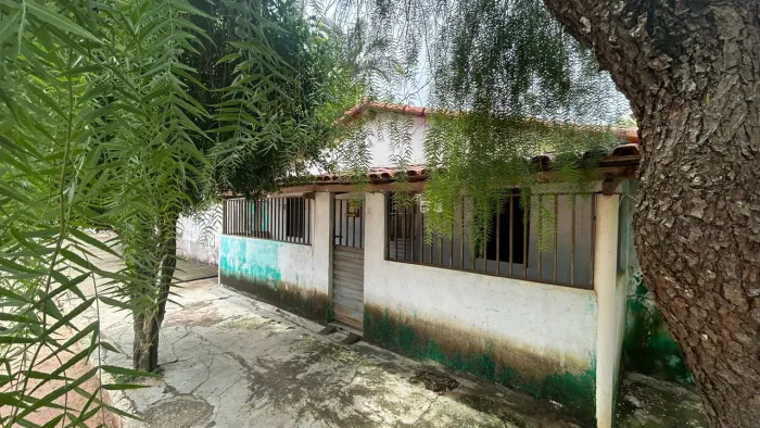 Vendo Terreno/Casa CENTRO Divisa Alegre MG