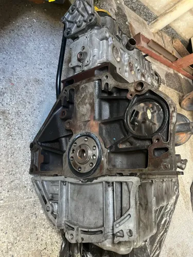 Vendo motor GM 1.8 está novo só pra tira peças