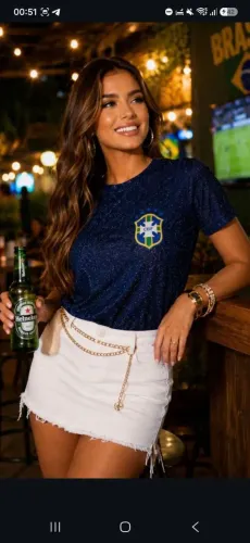 Vendo camiseta estilizada do Brasil.