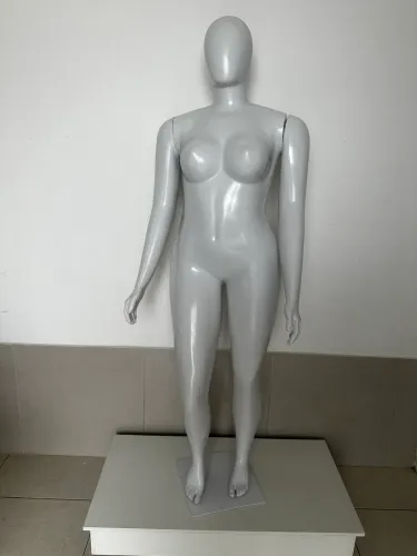 Manequim plus size