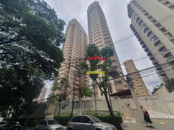 Excelente apartamento na Pompéia, 3 dormitórios, vaga, sacada.
