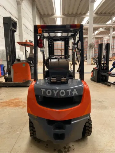 Empilhadeira GLP Toyota 8FG25 2,5T NOVA