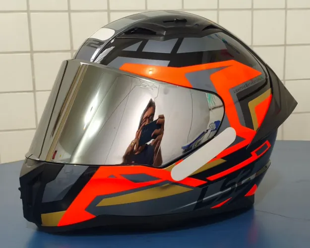 Capacete LS2 Tam. 58. Com duas Viseiras prata e cristal