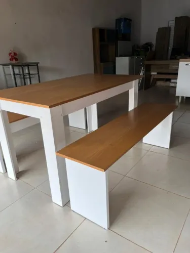 MESA COM BANCOS / MOSTRUÁRIO LOJA / ENTREGA GRÁTIS