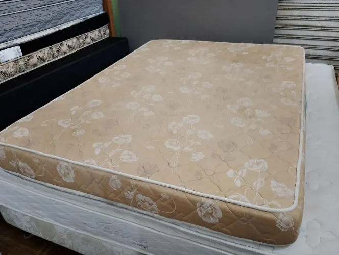 Colchão de casal Castor espuma D45 R$280