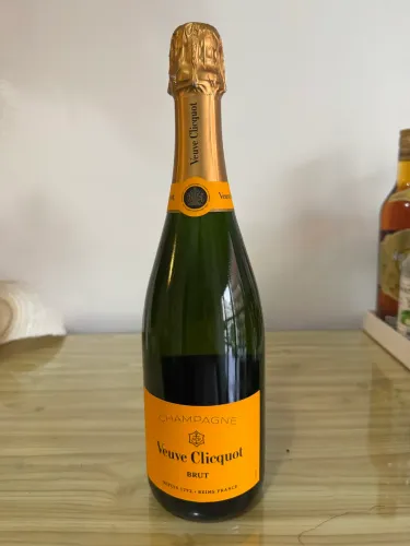 Champagne Veuve Clicquot Brut 750ml.
